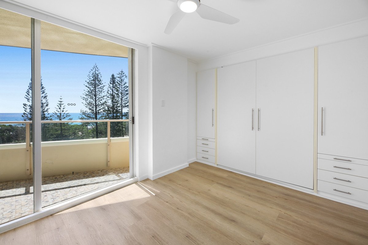 10/82 The Esplanade Burleigh Heads 11