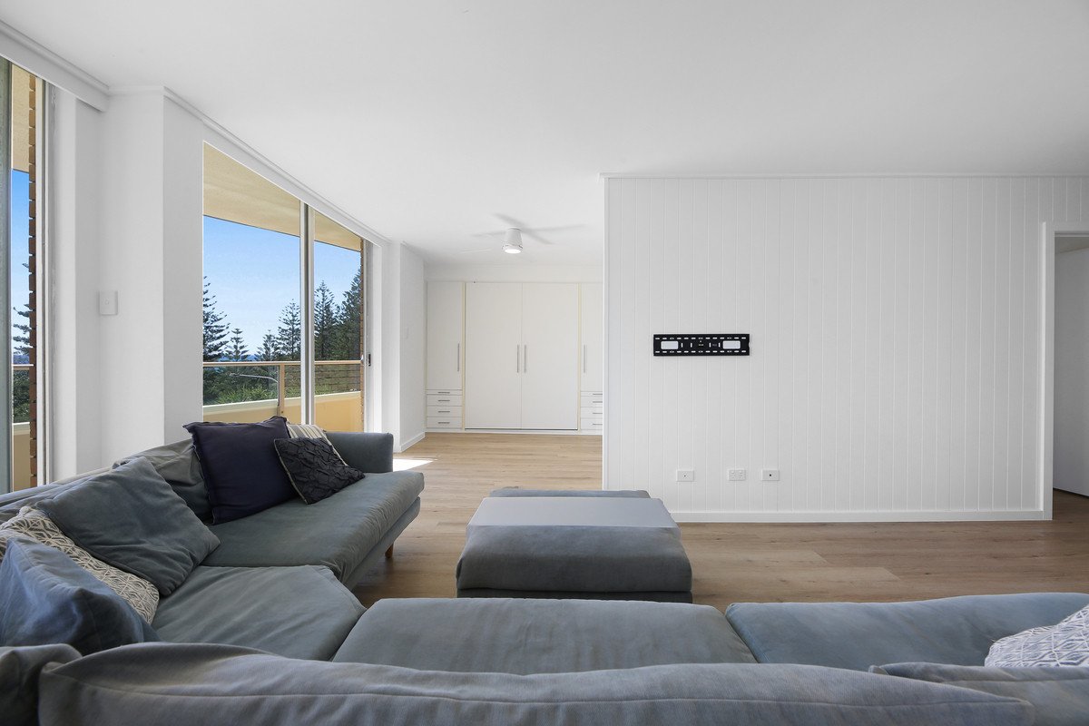 10/82 The Esplanade Burleigh Heads 13