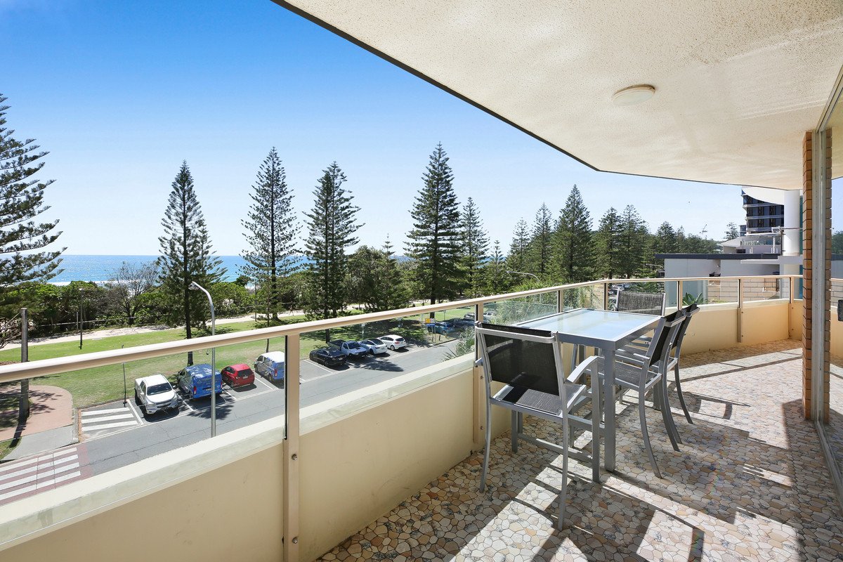10/82 The Esplanade Burleigh Heads 15