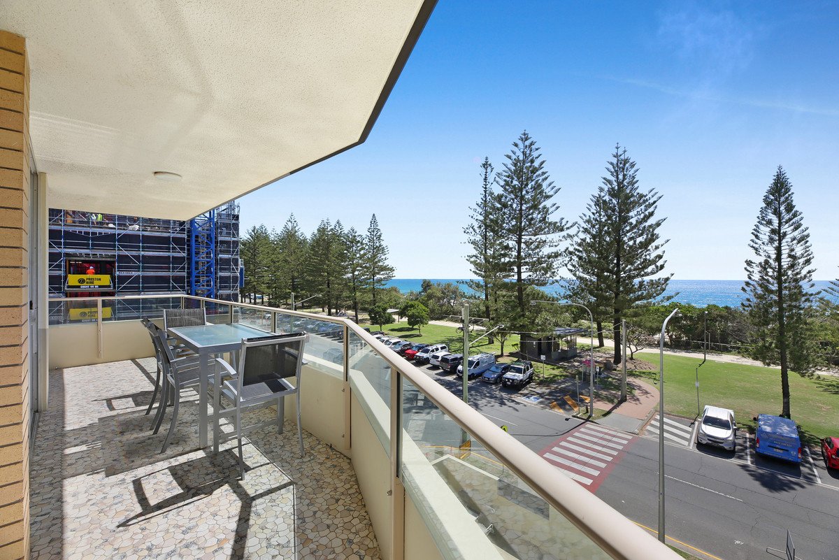 10/82 The Esplanade Burleigh Heads 16