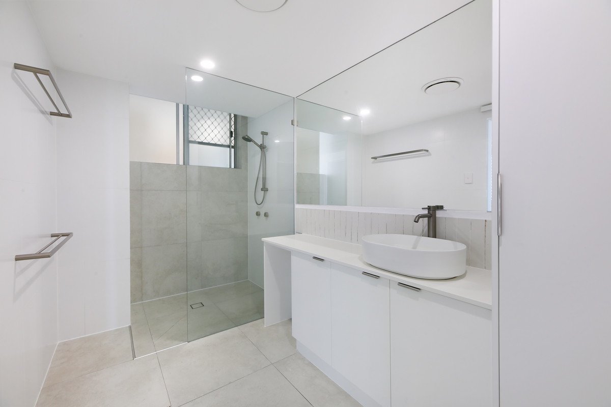 10/82 The Esplanade Burleigh Heads 19