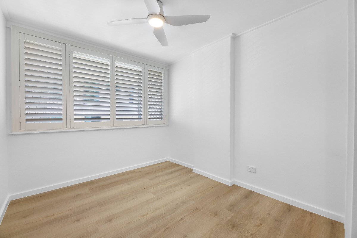 10/82 The Esplanade Burleigh Heads 20