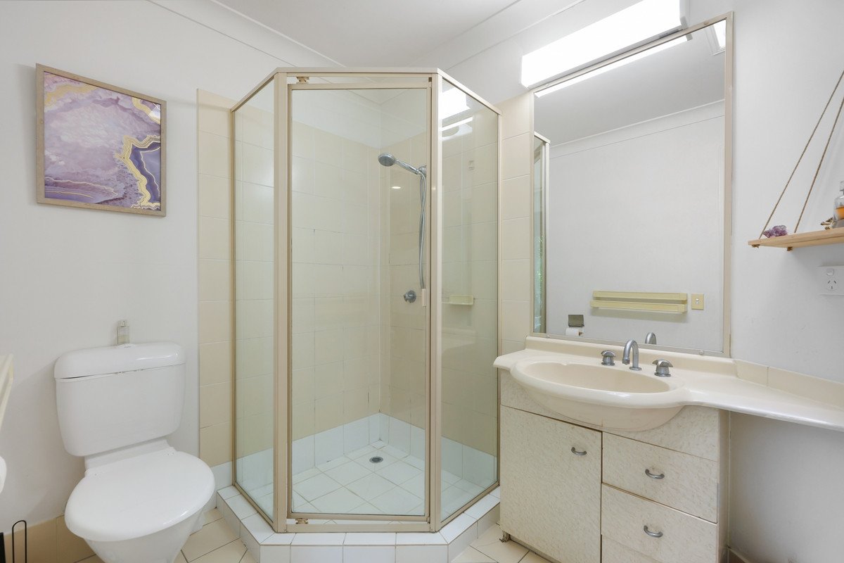 108/215 Cottesloe Drive Mermaid Waters 10
