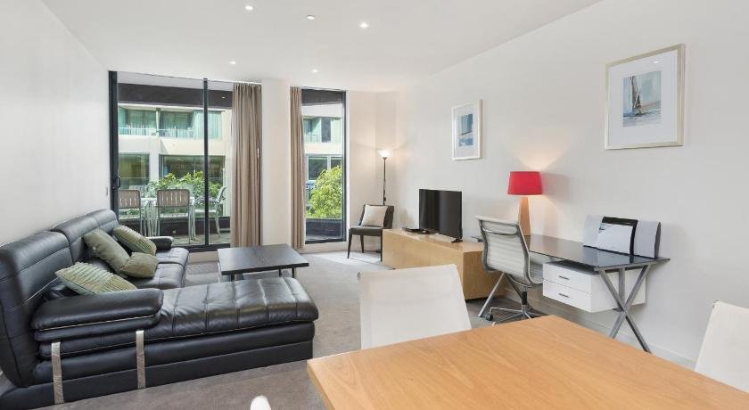 Gallery: 108/6-8 Eastern Beach Road