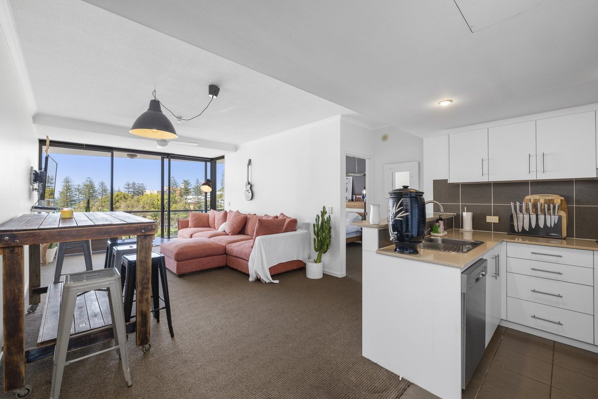 1086/1 Ocean Street Burleigh Heads 3