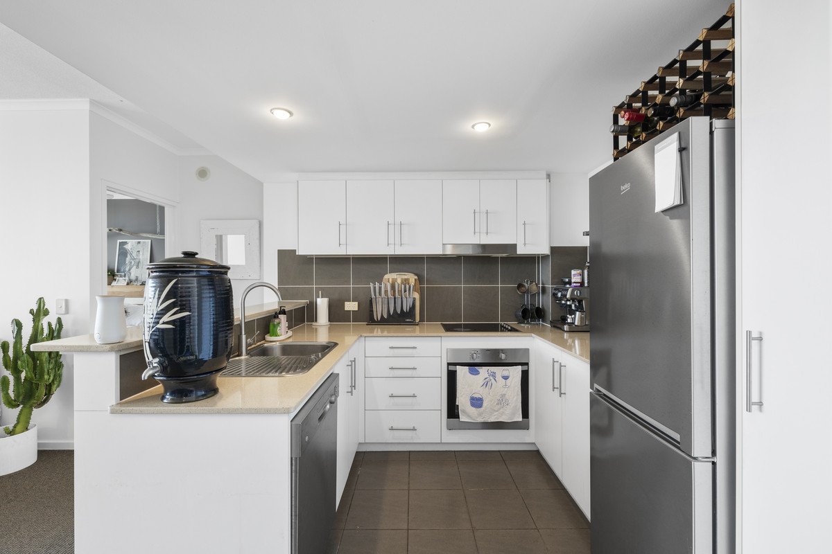 1086/1 Ocean Street Burleigh Heads 5