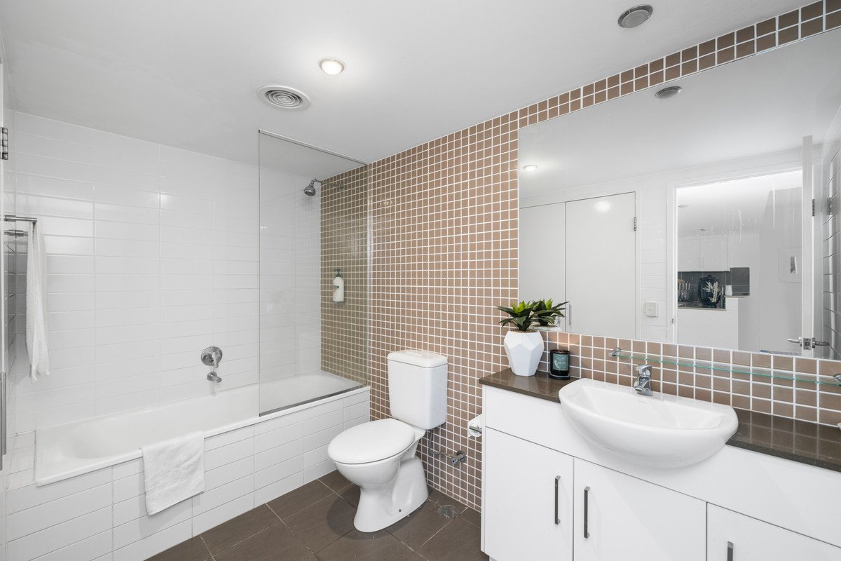 1086/1 Ocean Street Burleigh Heads 9