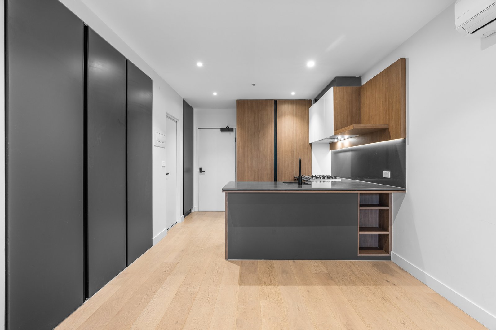 Gallery: 108/692 Whitehorse Road