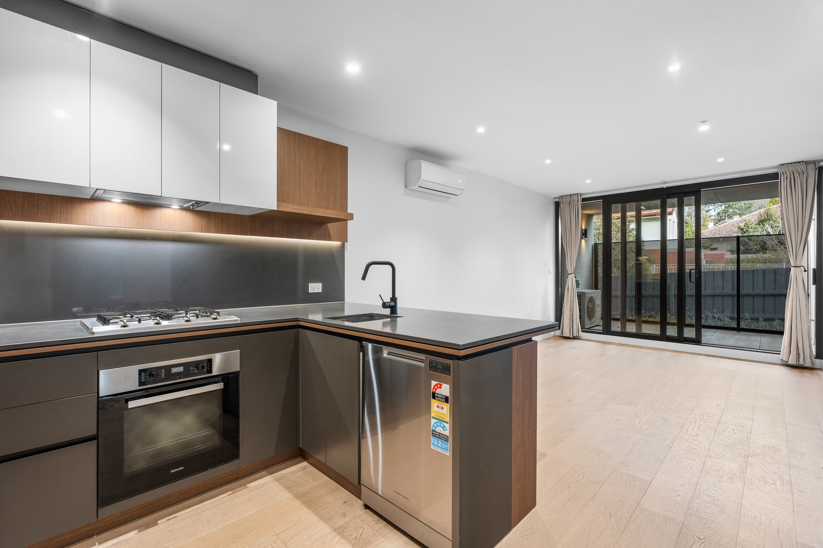 Gallery: 108/692 Whitehorse Road