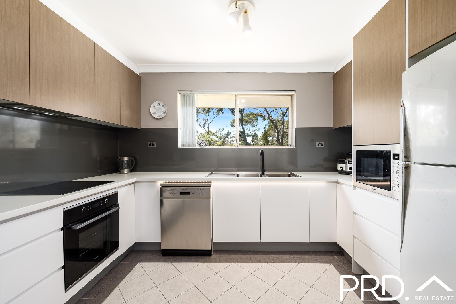 10/879 Henry Lawson Drive PICNIC POINT 3