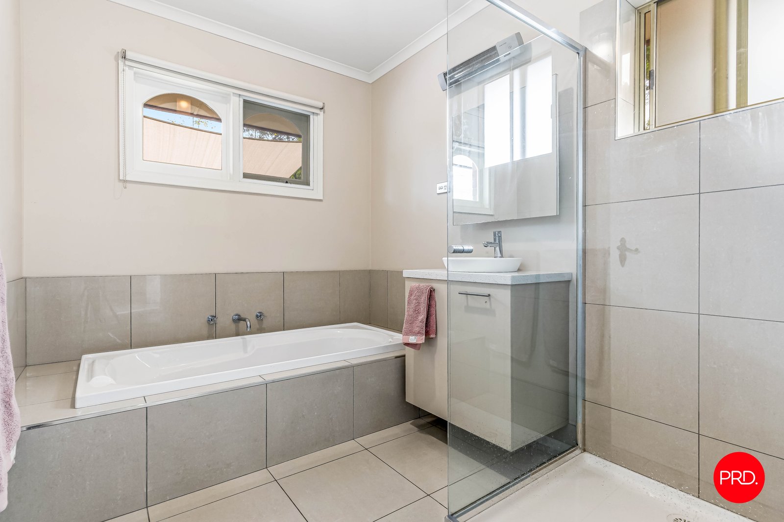 109 Maple Street GOLDEN SQUARE 17