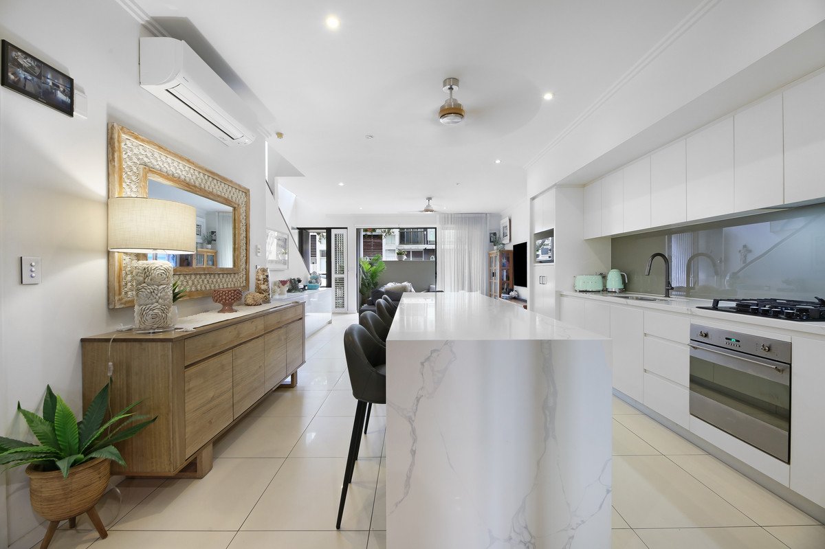 10/9 Moores Crescent Varsity Lakes 2