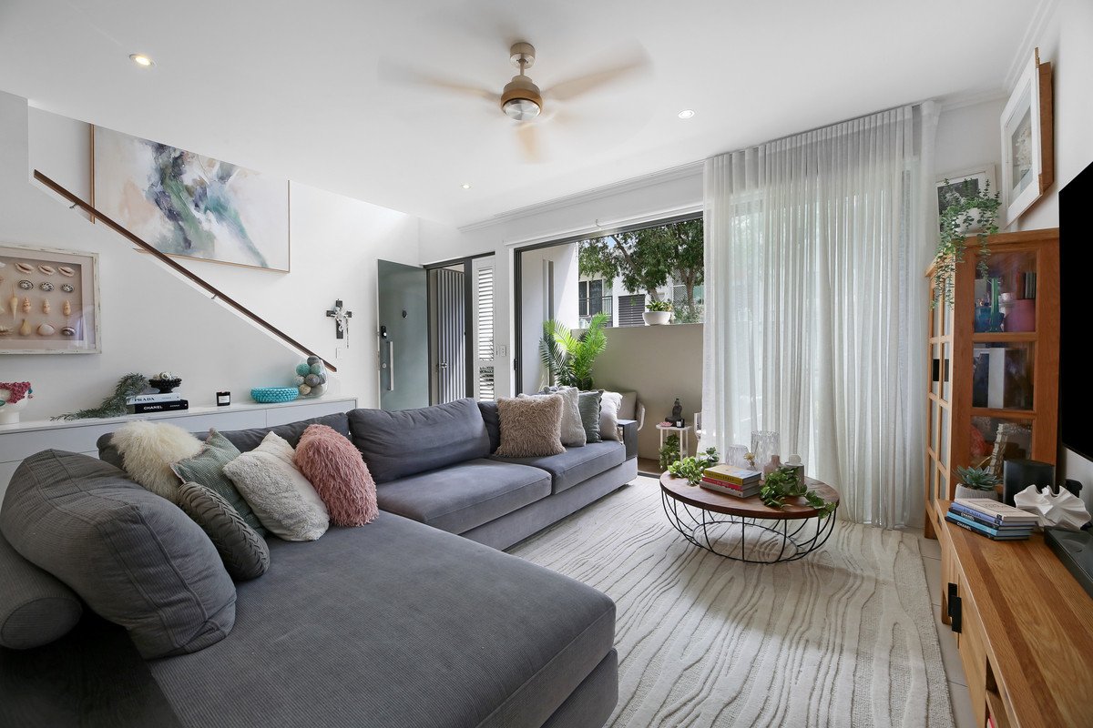 10/9 Moores Crescent Varsity Lakes 9