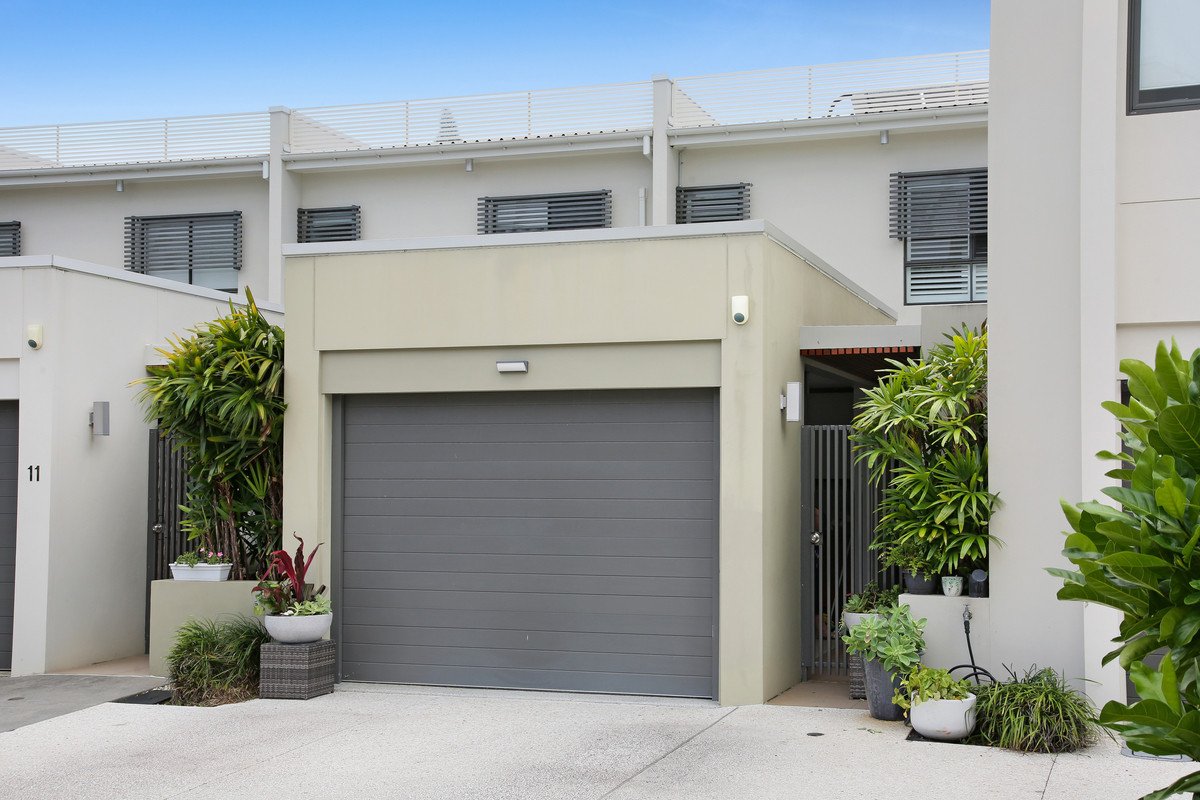 10/9 Moores Crescent Varsity Lakes 24