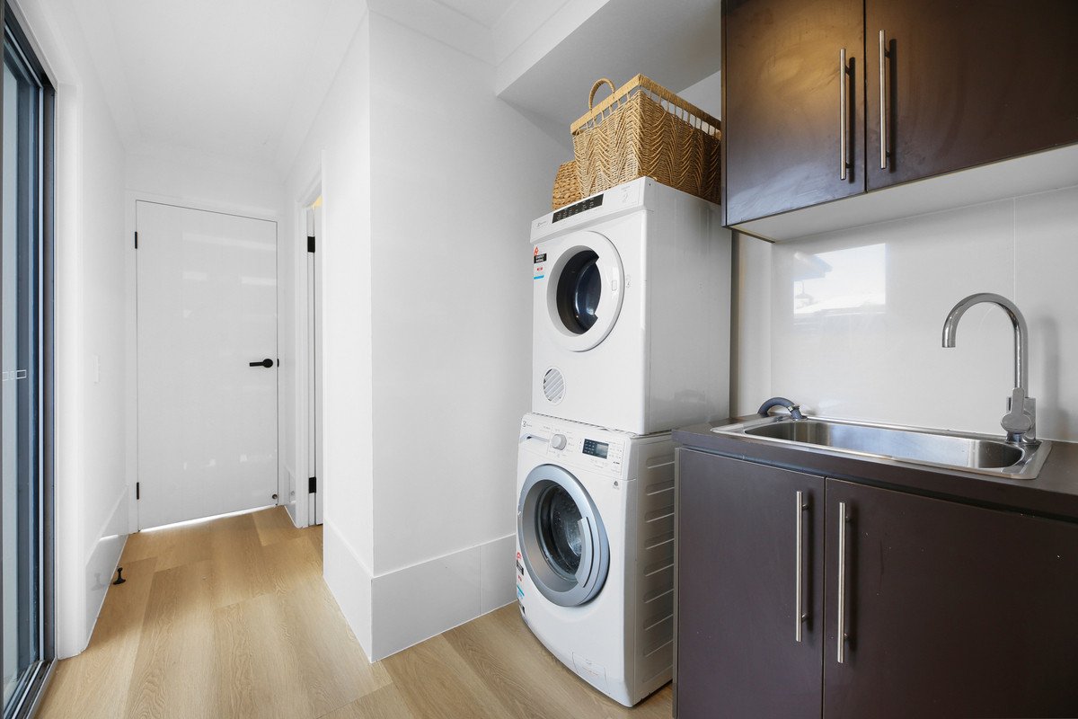 109 Tours Way Burleigh Waters 18