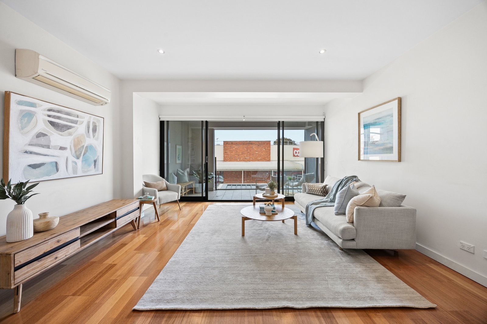 Gallery: 10/9 Waltham Street