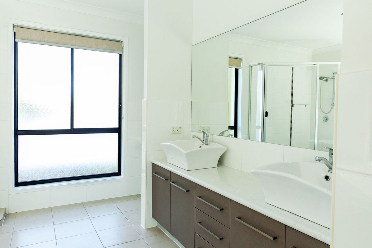 109 Yodelay Street VARSITY LAKES 16