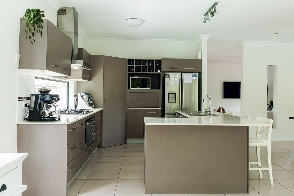 109 Yodelay Street VARSITY LAKES 8