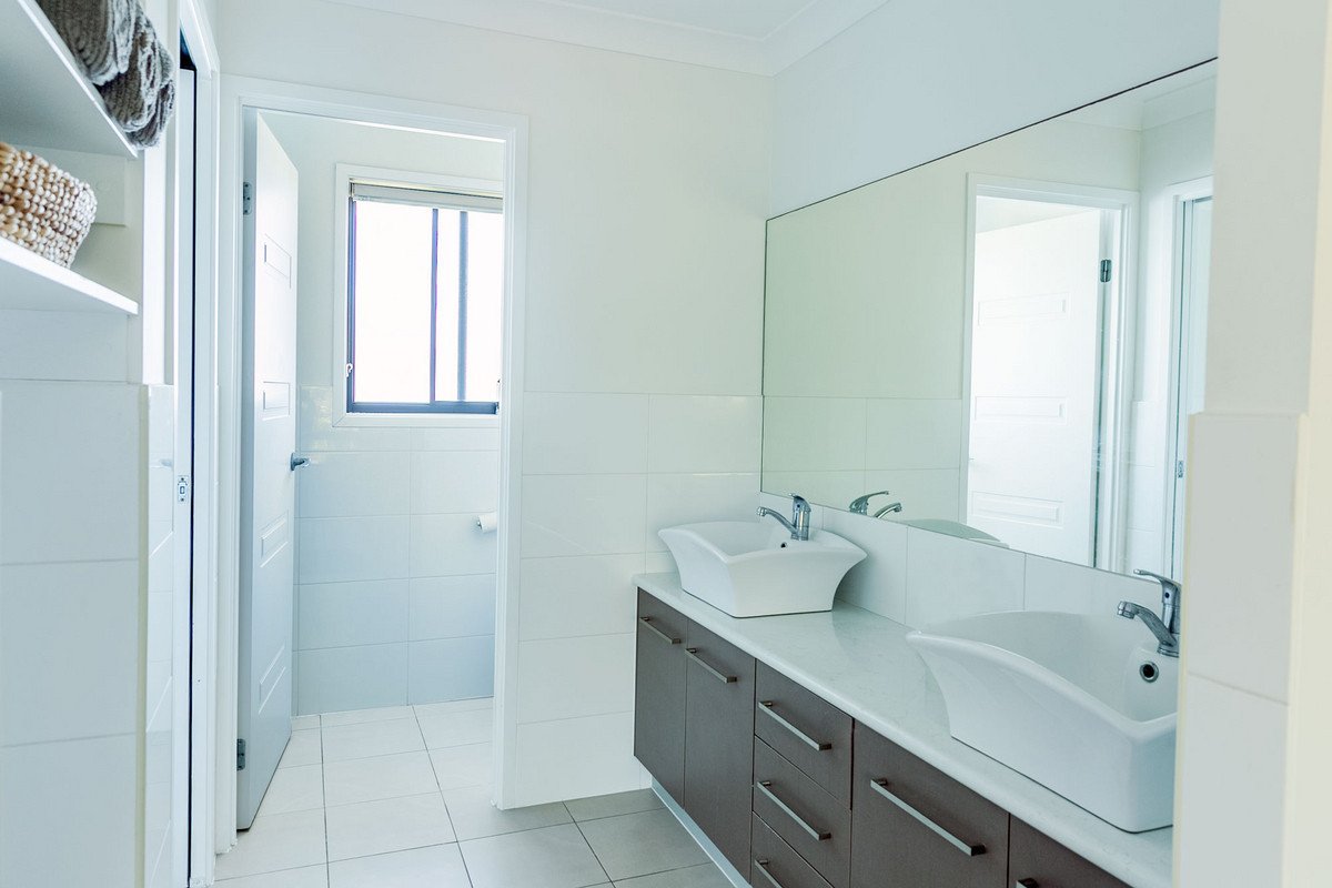 109 Yodelay Street VARSITY LAKES 21