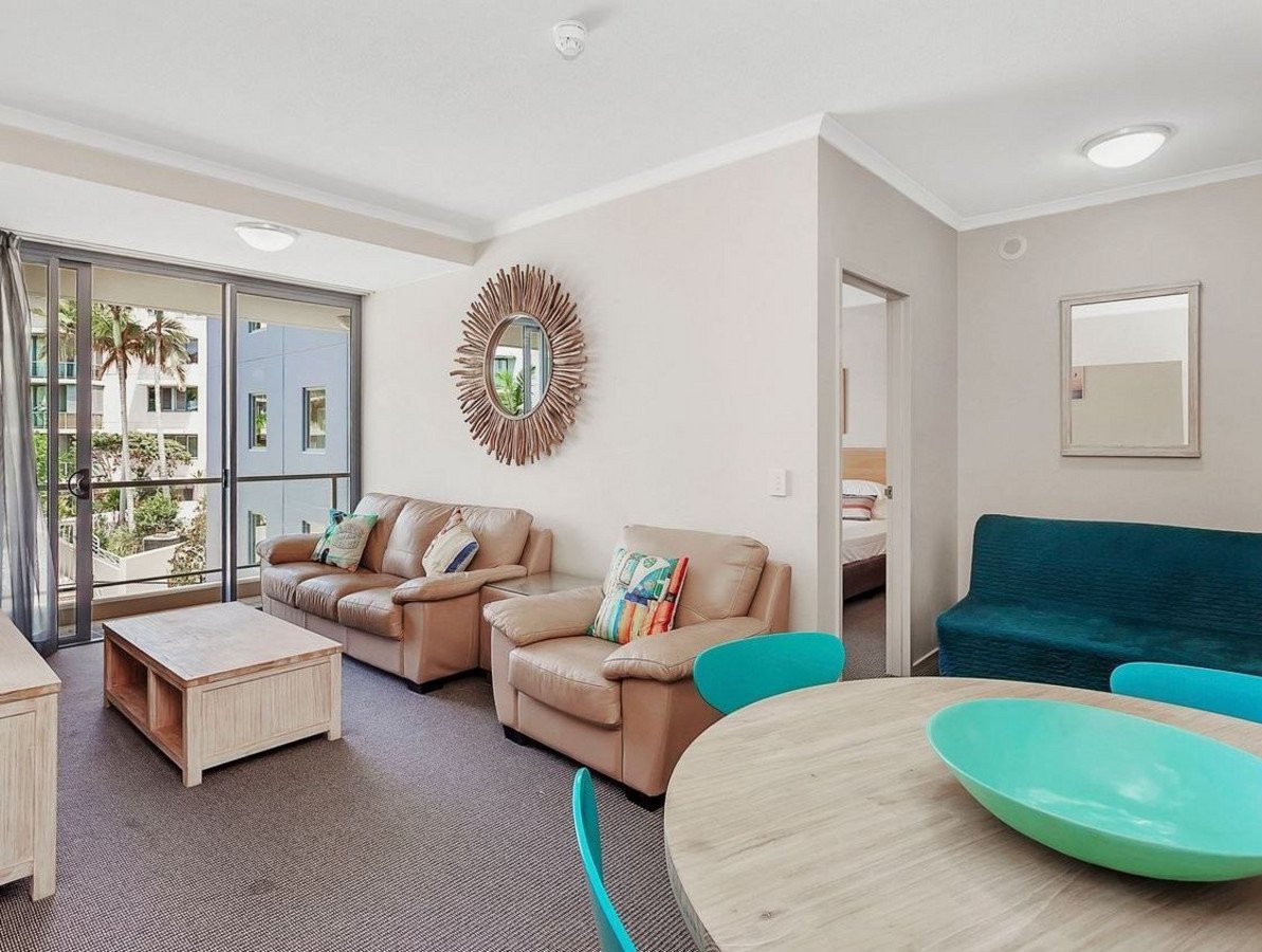1090/1 Ocean Street Burleigh Heads 3