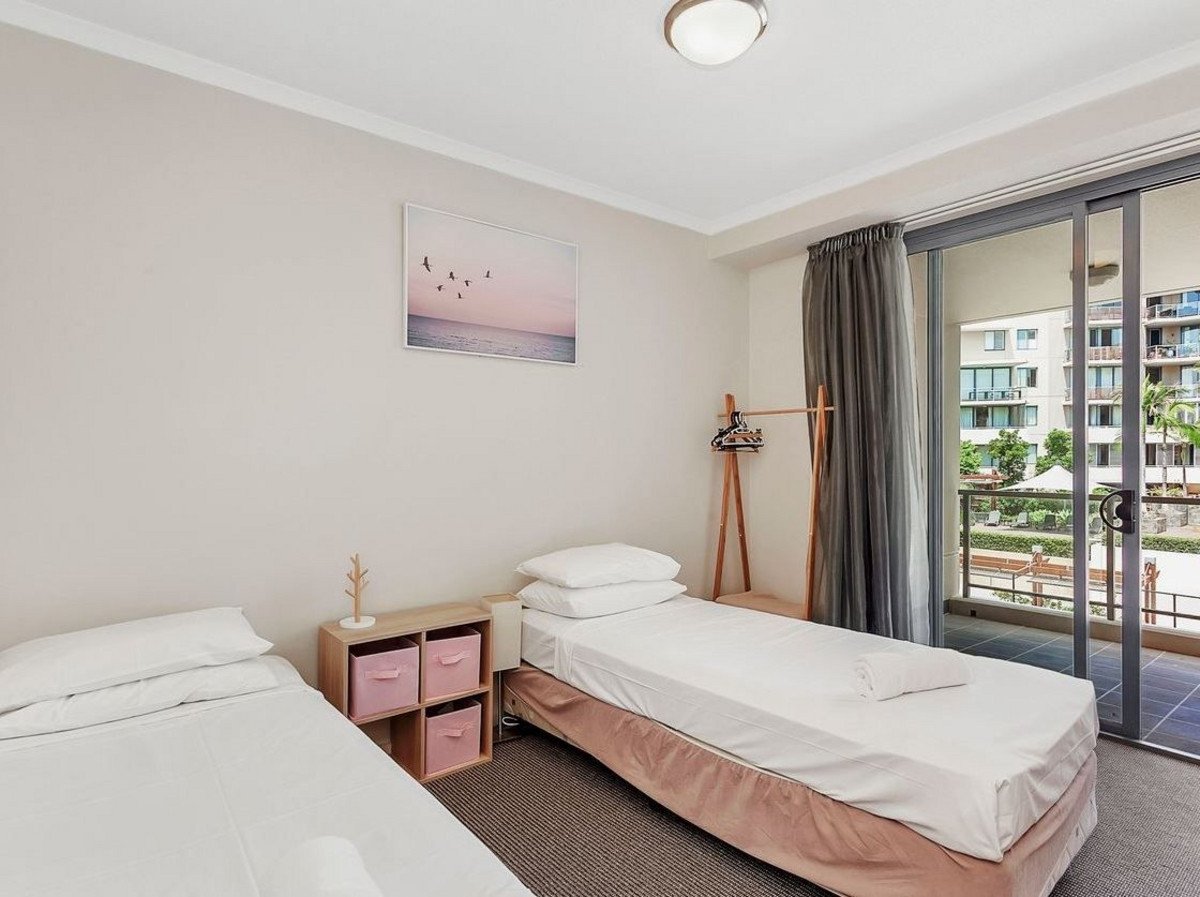 1090/1 Ocean Street Burleigh Heads 7