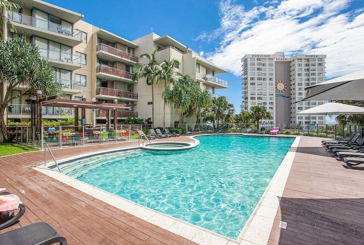 1090/1 Ocean Street Burleigh Heads 8