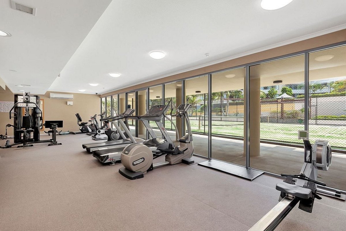 1090/1 Ocean Street Burleigh Heads 12