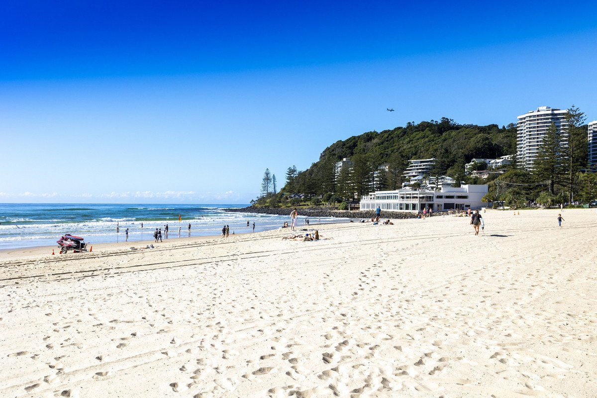 1090/1 Ocean Street Burleigh Heads 13