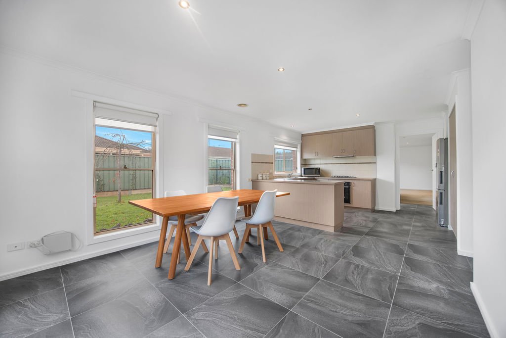 Gallery: 10/912 Geelong Road