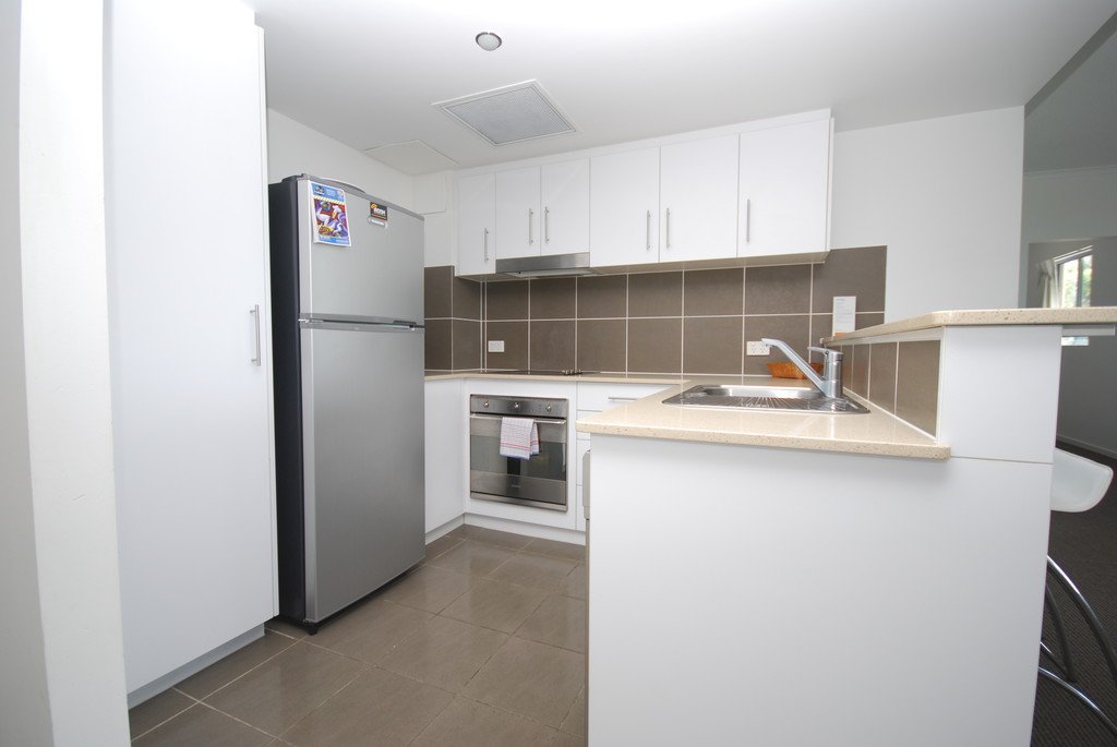 1096/1 Ocean Street BURLEIGH HEADS 2