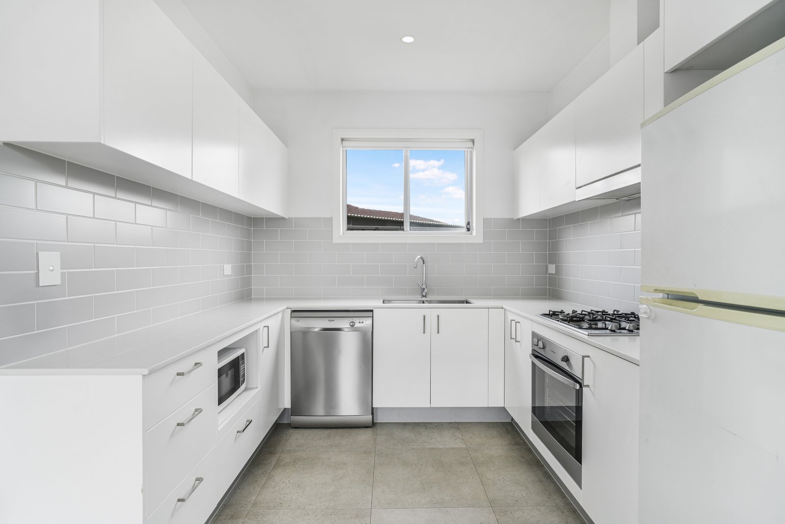 10A Desborough Rd  Colyton 1