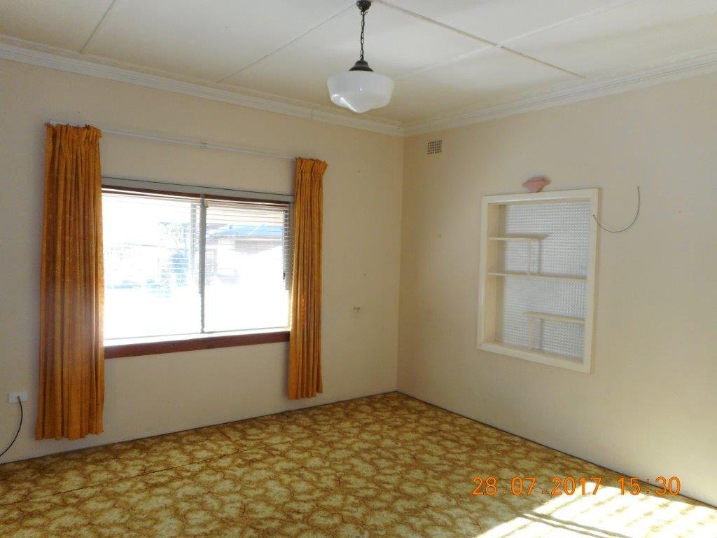 10B Kirk Avenue TUMUT 4