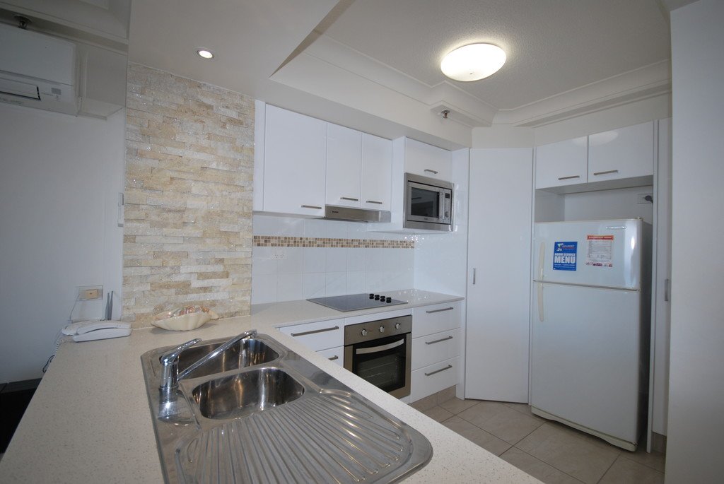 10B/3 Second Avenue BURLEIGH HEADS 3