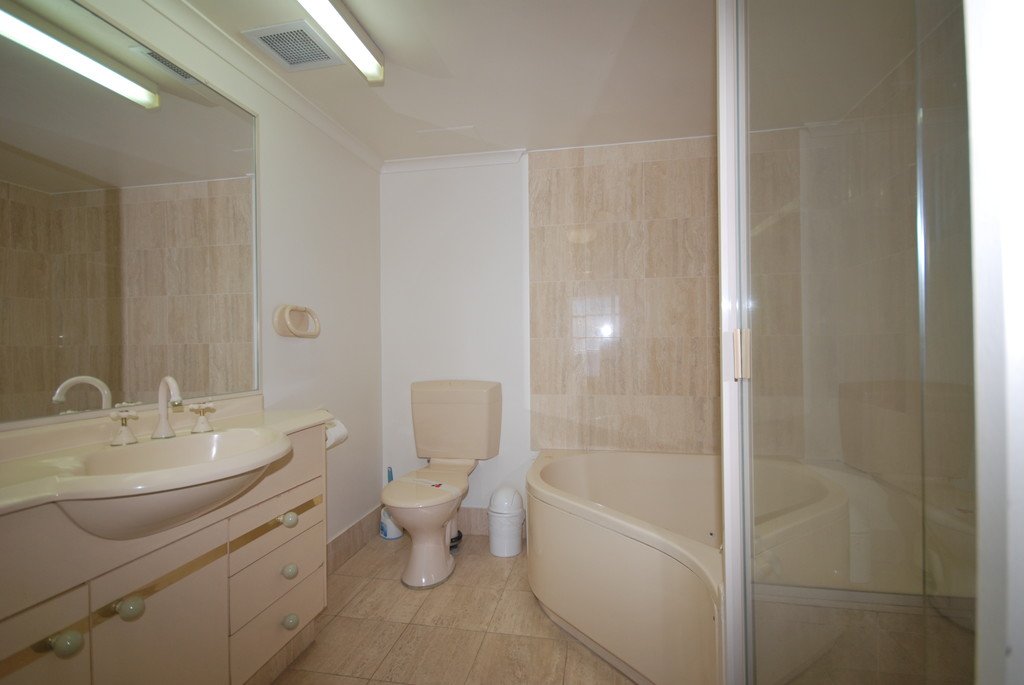 10B/3 Second Avenue BURLEIGH HEADS 12