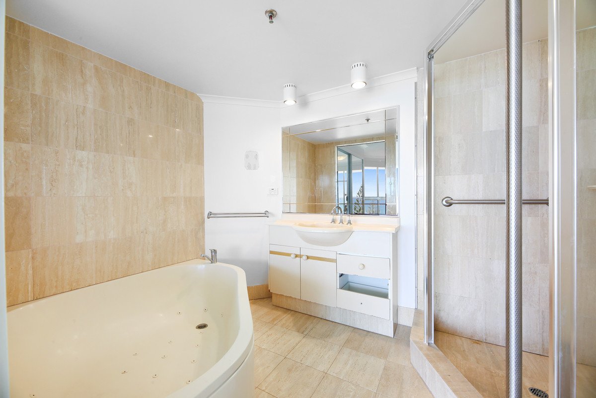 10C/238 The Esplanade Burleigh Heads 16