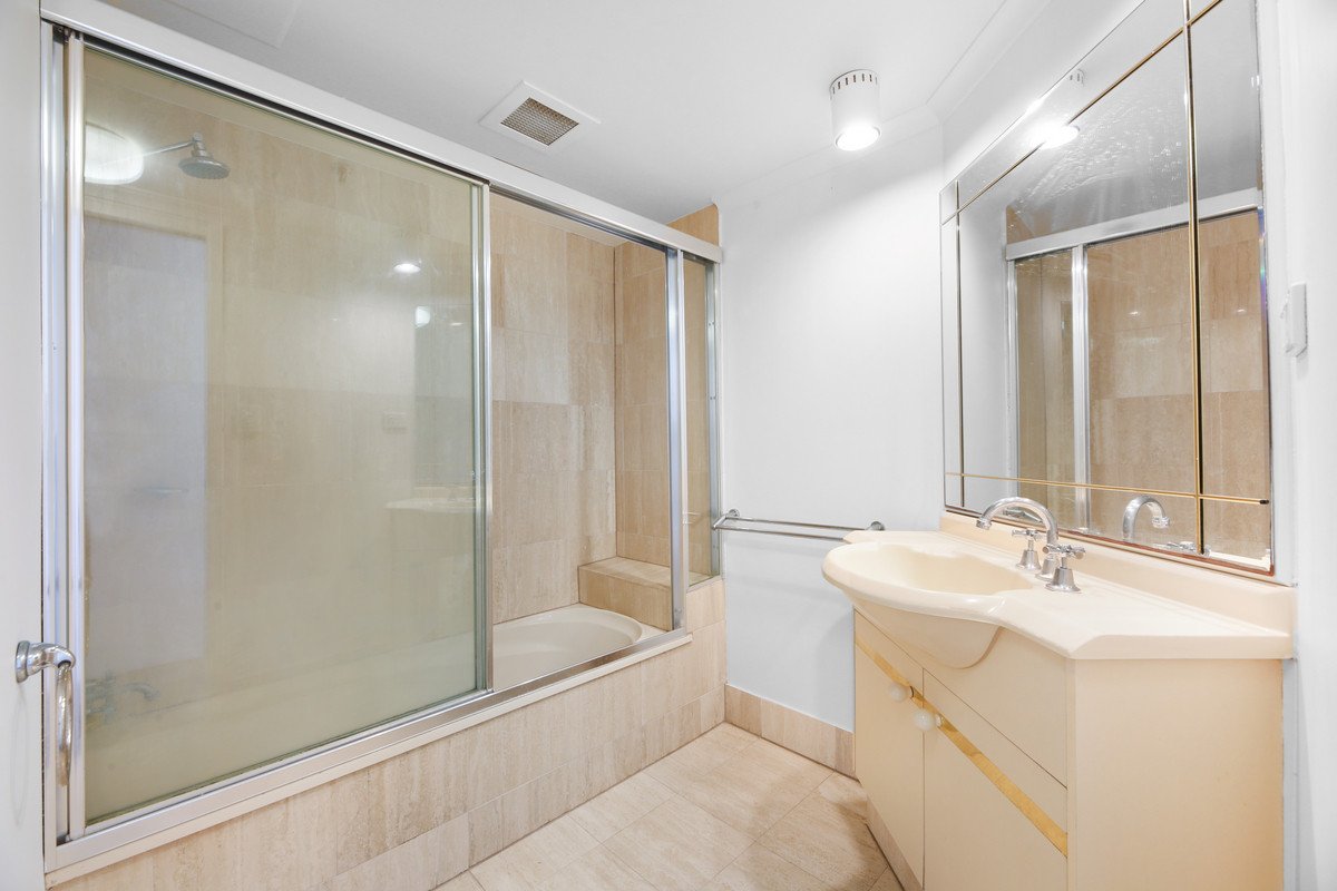 10C/238 The Esplanade Burleigh Heads 18