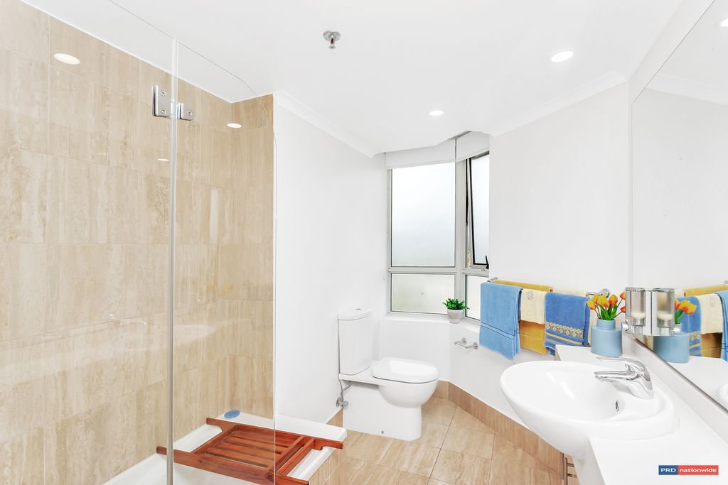 10C/3 Second Ave  BURLEIGH HEADS 9