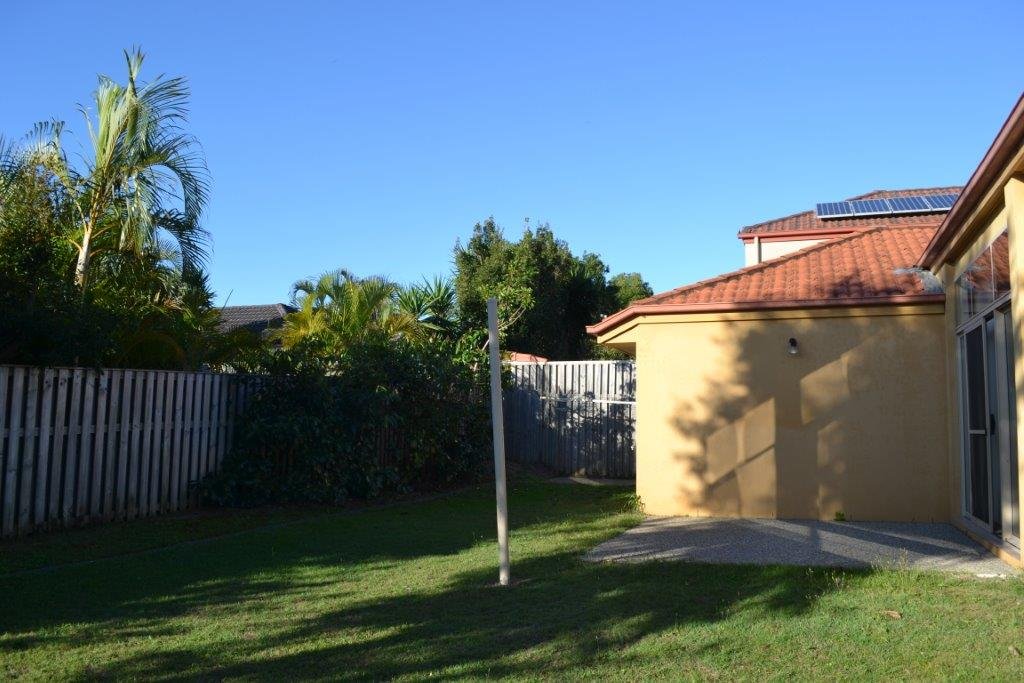 11 Alderney Court VARSITY LAKES 8