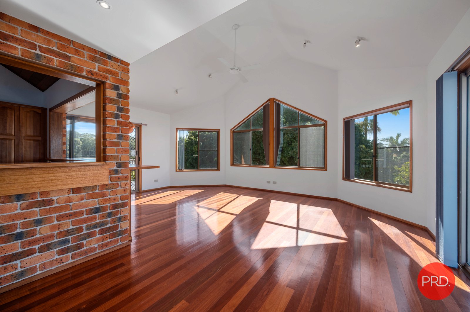 11 Alkina Street SAPPHIRE BEACH 12