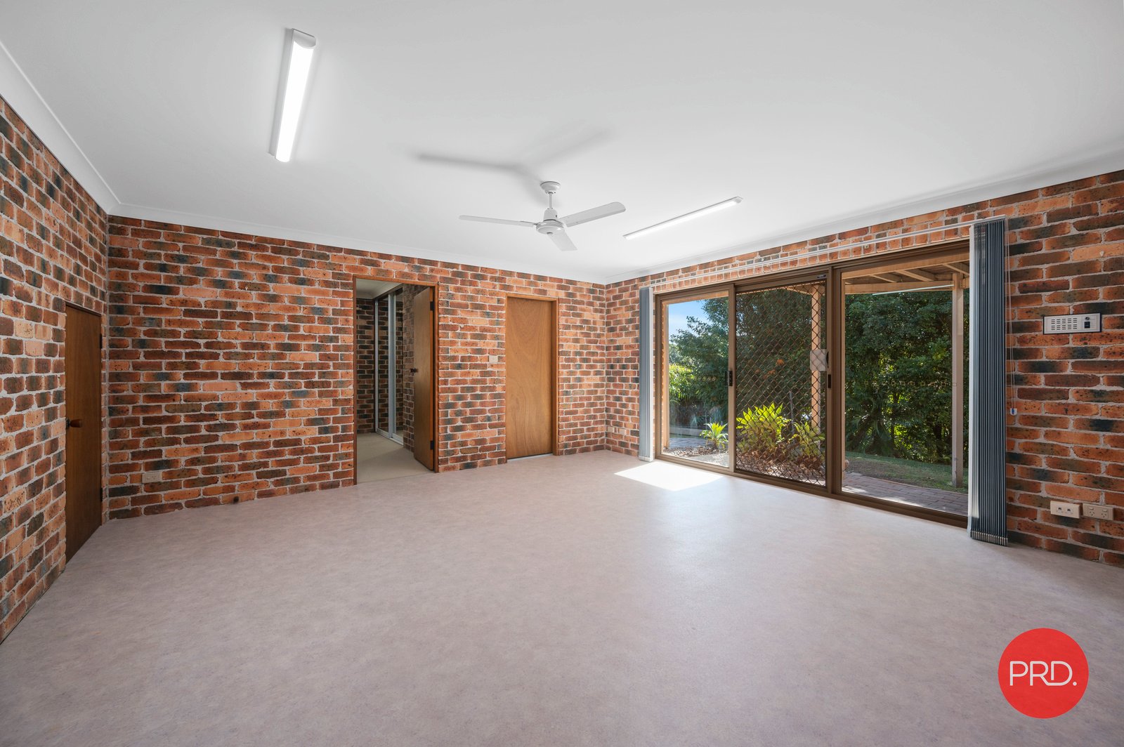 11 Alkina Street SAPPHIRE BEACH 18