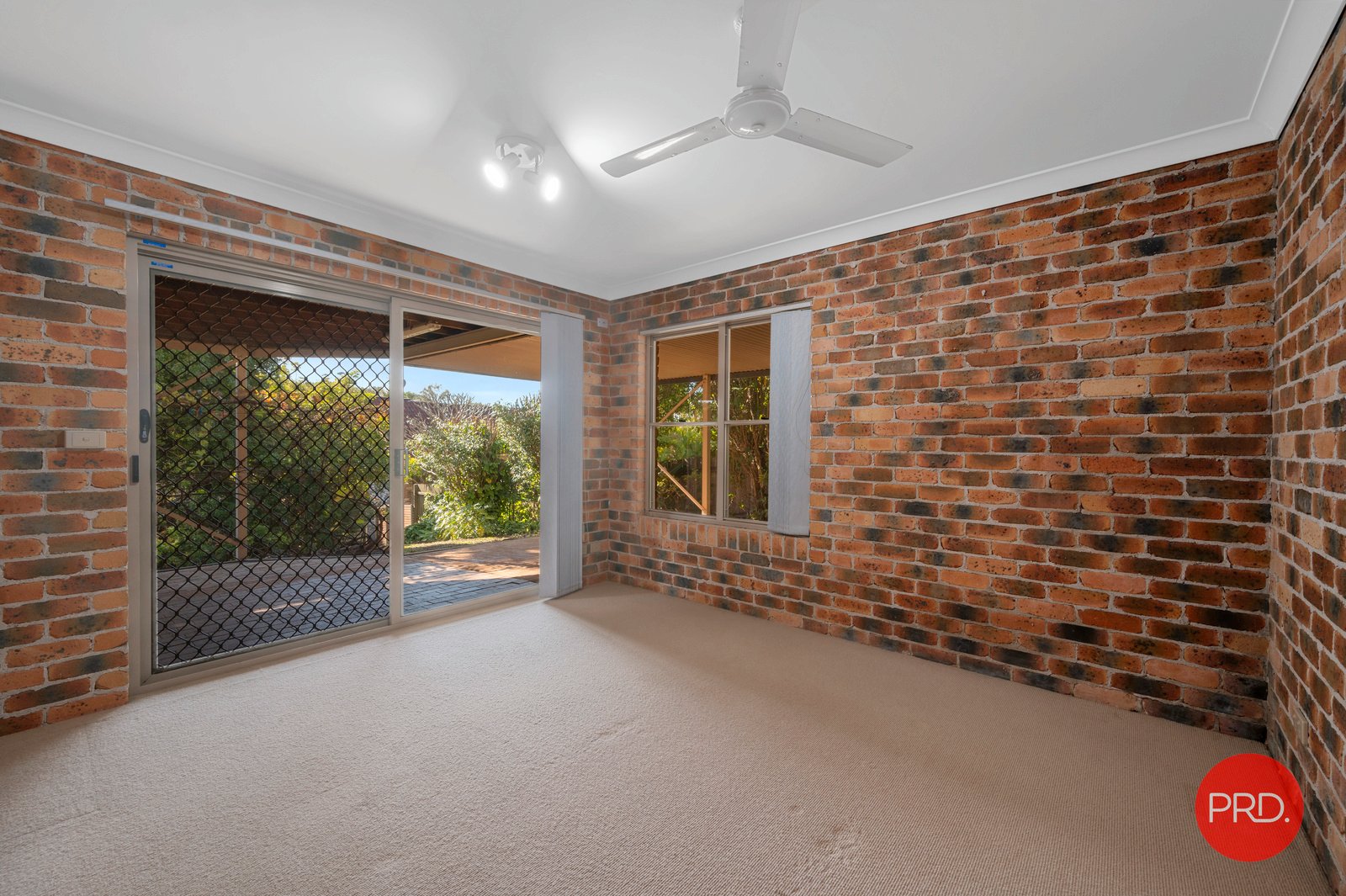 11 Alkina Street SAPPHIRE BEACH 20