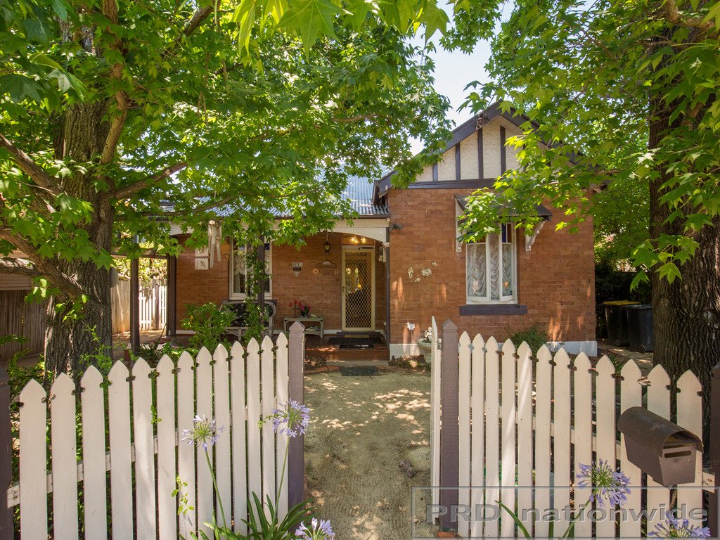 11 Allan Street LORN 1