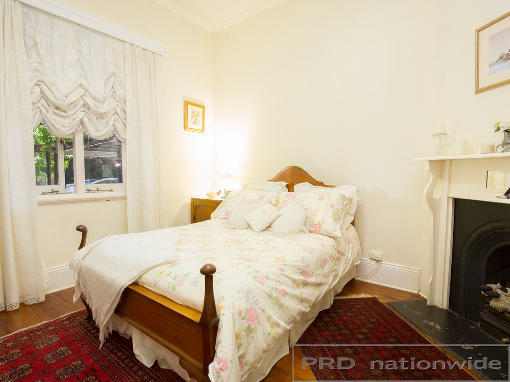 11 Allan Street LORN 6