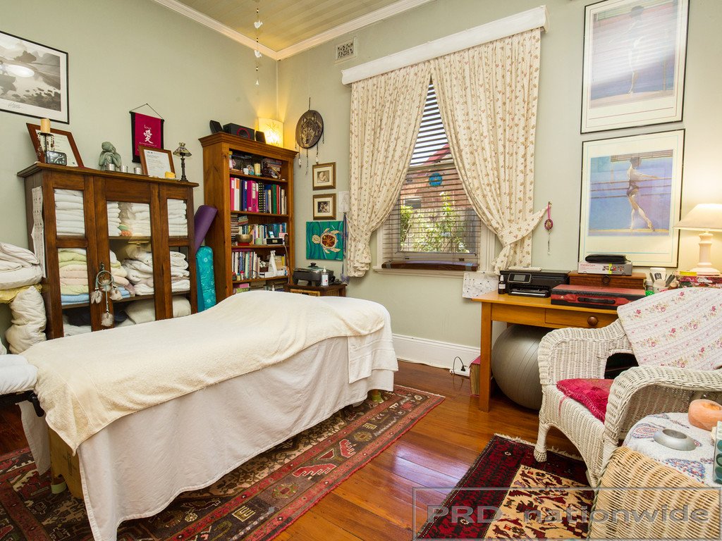 11 Allan Street LORN 7