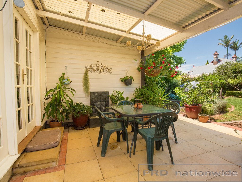 11 Allan Street LORN 9