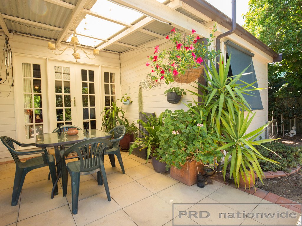 11 Allan Street LORN 10