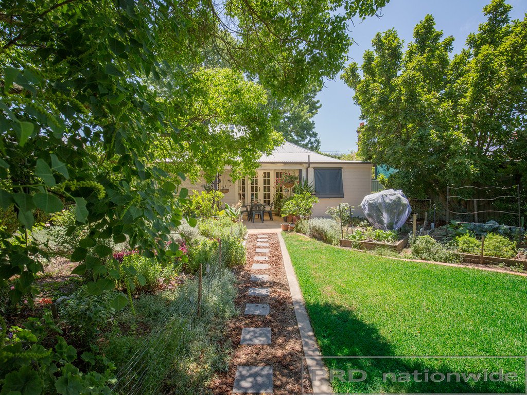 11 Allan Street LORN 11