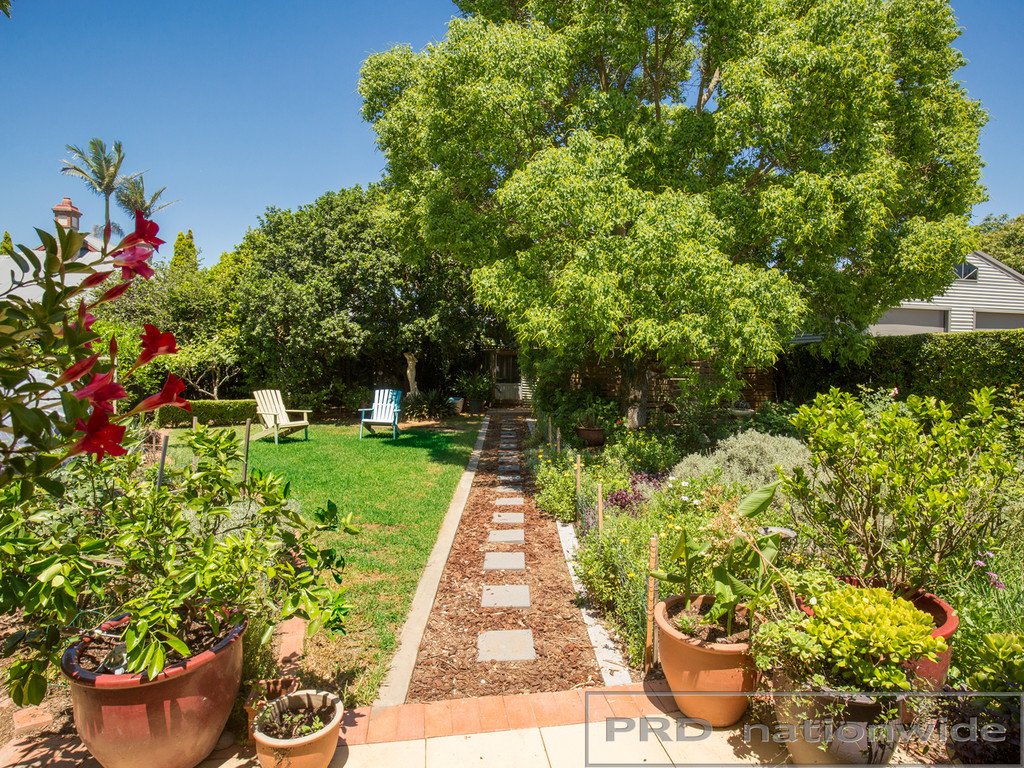 11 Allan Street LORN 12