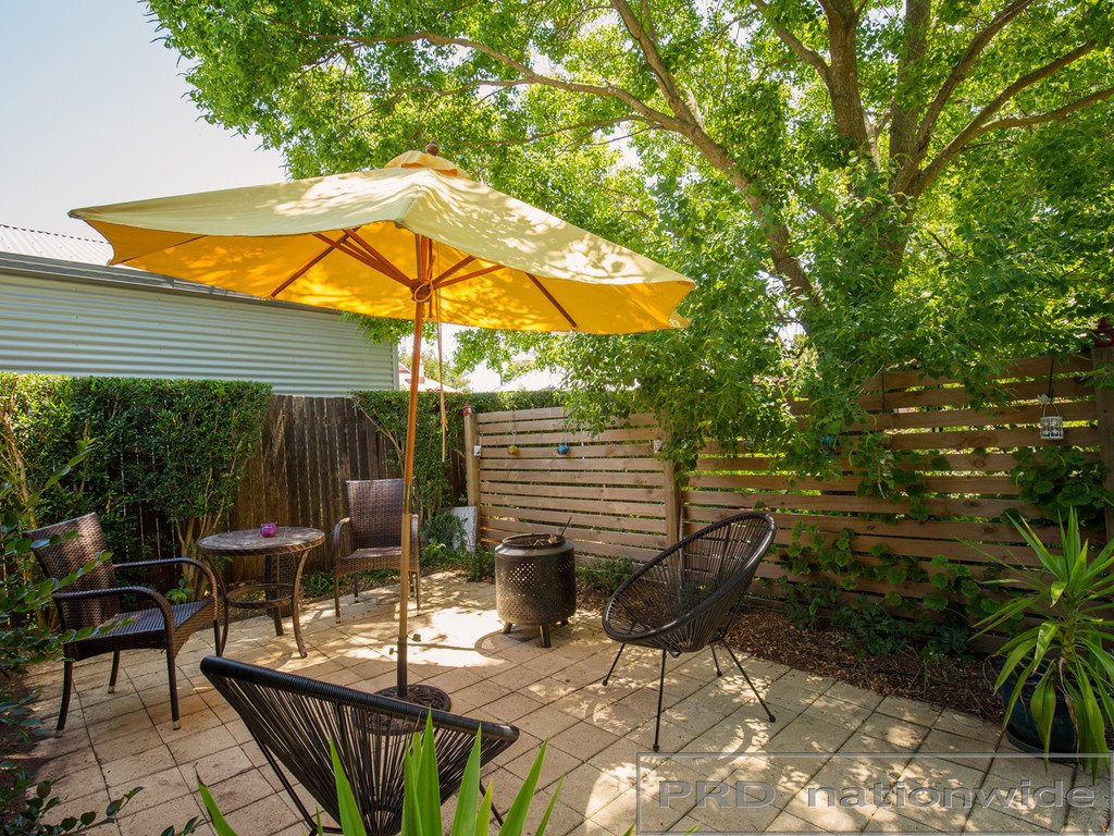 11 Allan Street LORN 13