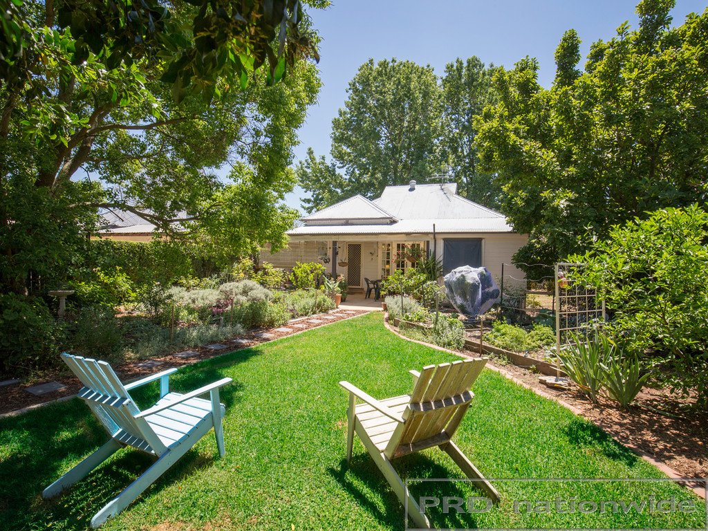 11 Allan Street LORN 14